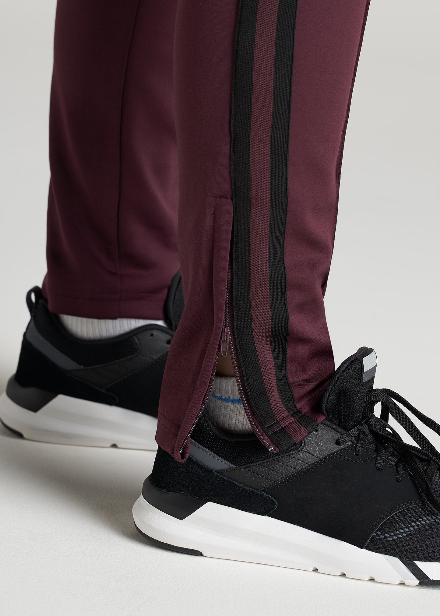American-Tall-Women-Athletic-StripePant-Beetroot_Black-zipper