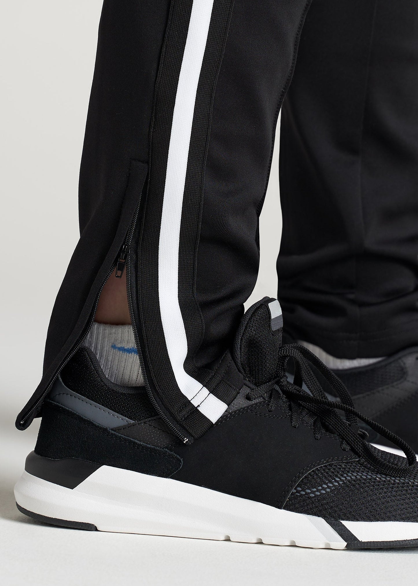 American-Tall-Women-Athletic-StripePant-Black_White-zipper