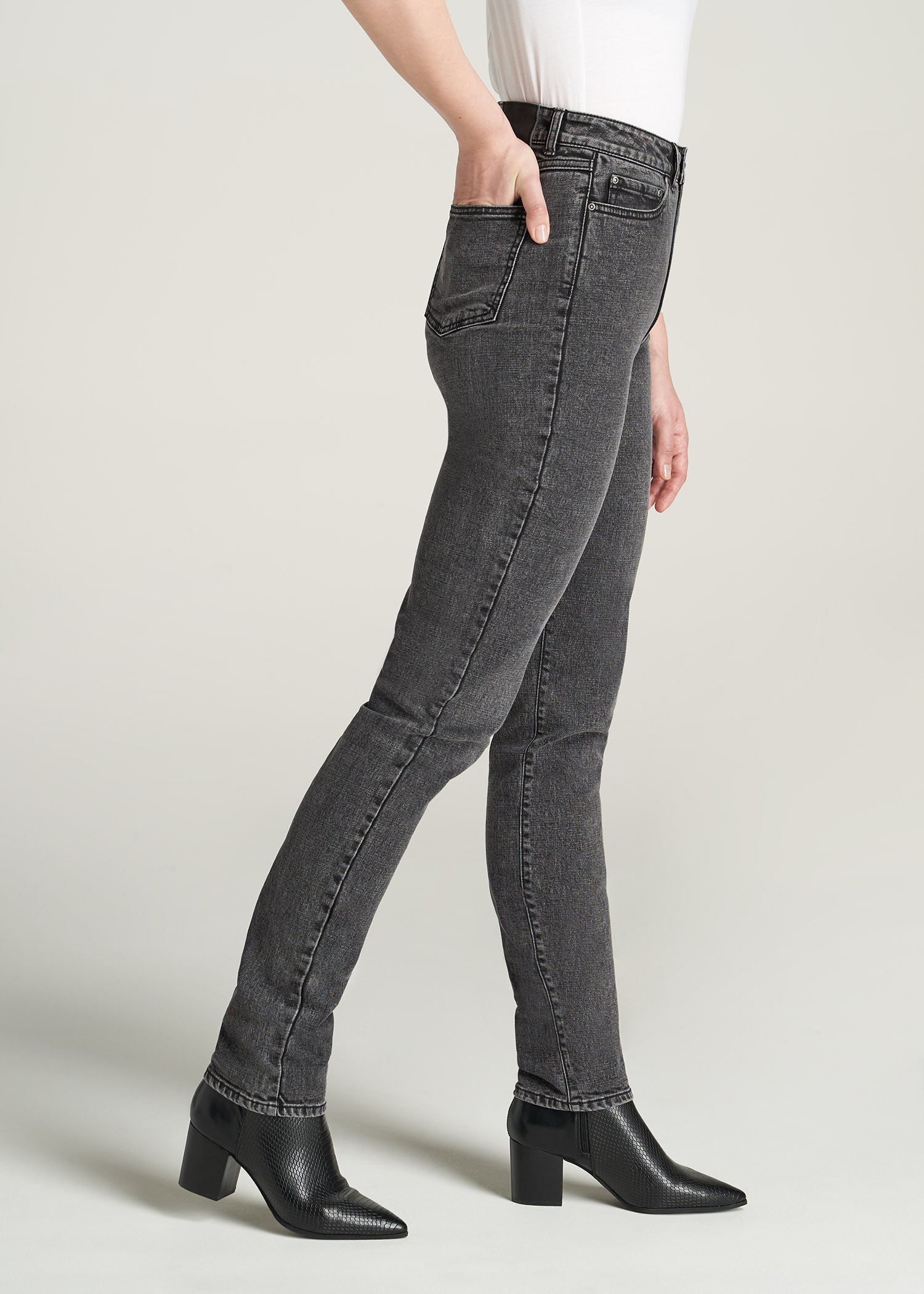       American-Tall-Women-Lola-UltraHighRise-SlimJean-BlackStoneWash-side