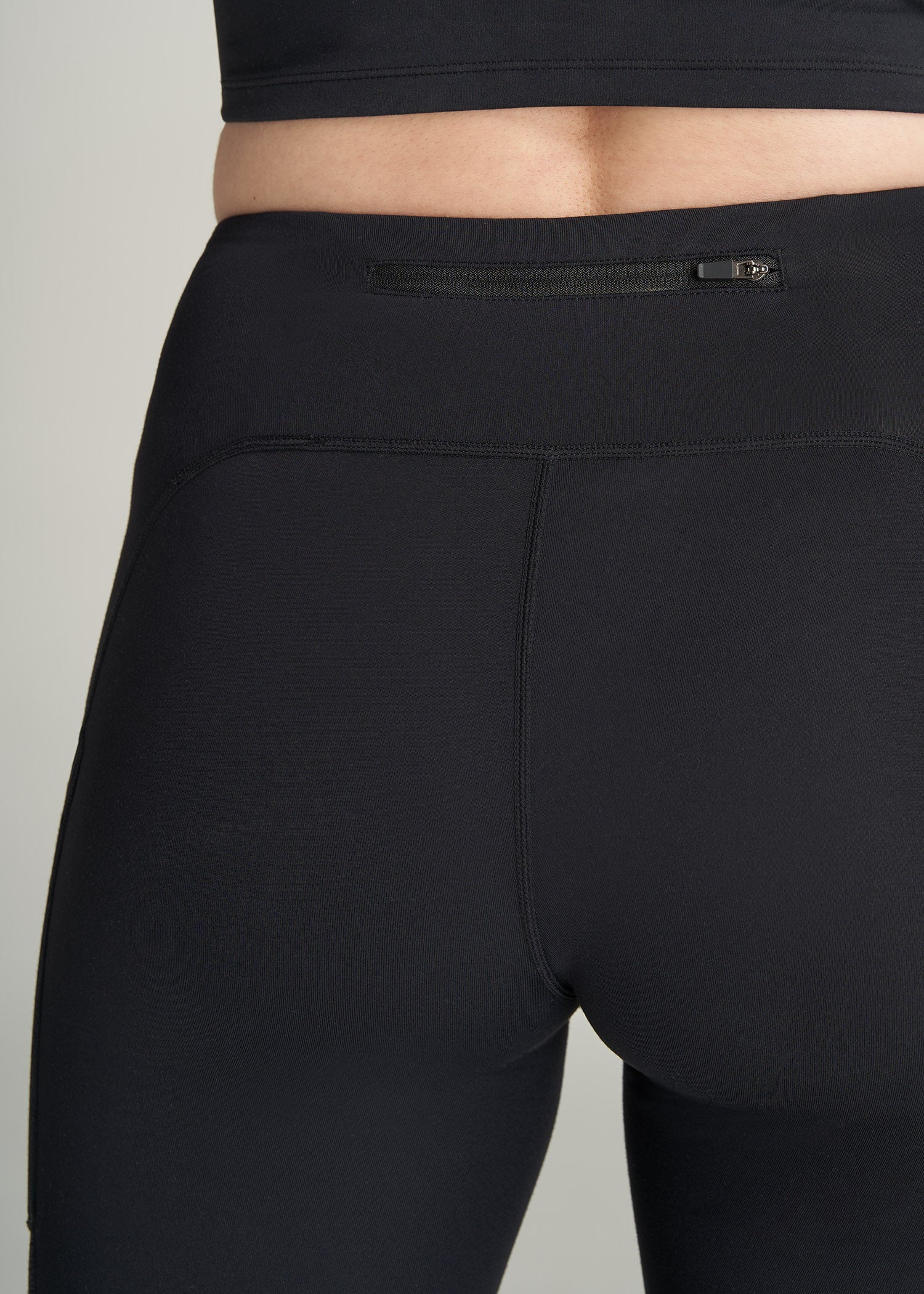    American-Tall-Women-Performance-Pocket-Legging-Black-detail