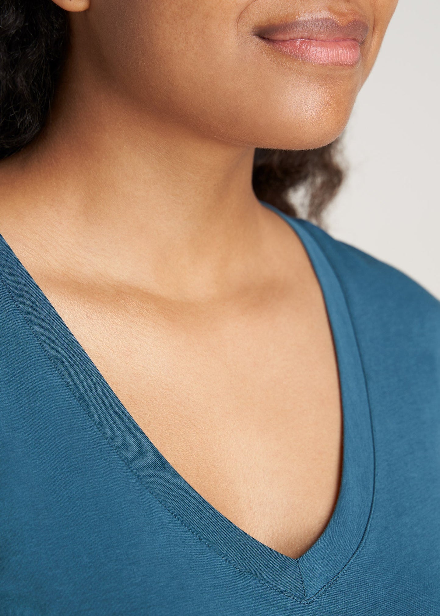 American-Tall-Women-Scoop-Tee-DeepWater-detail