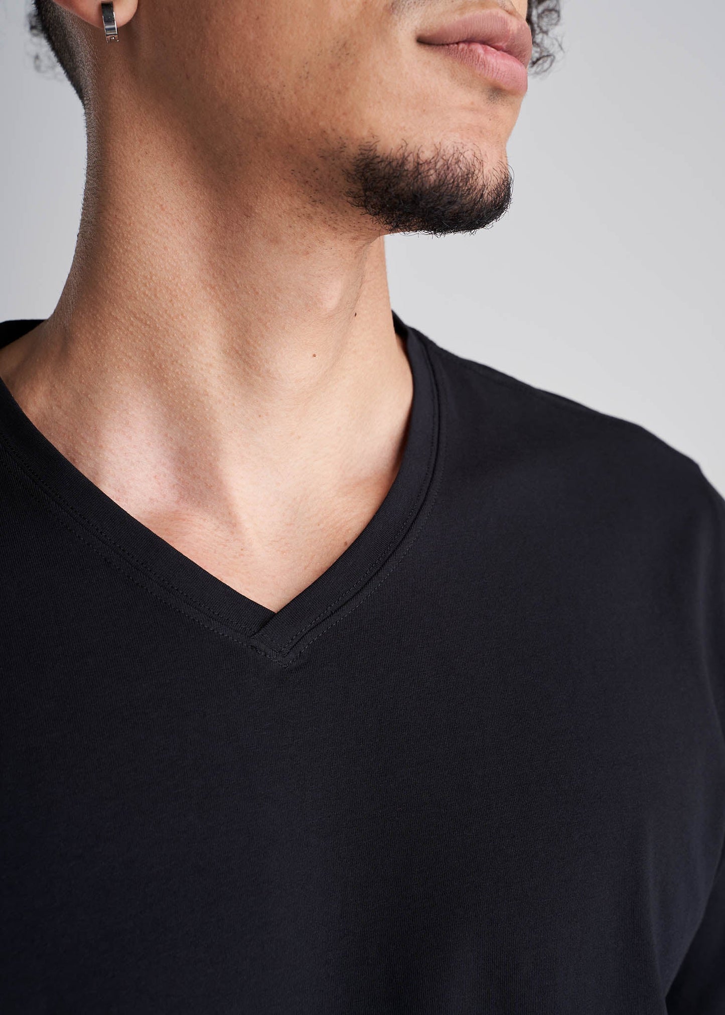 American_Tall_Men_Essentials_Regular_Fit_Vneck_Tee_Black-Detail