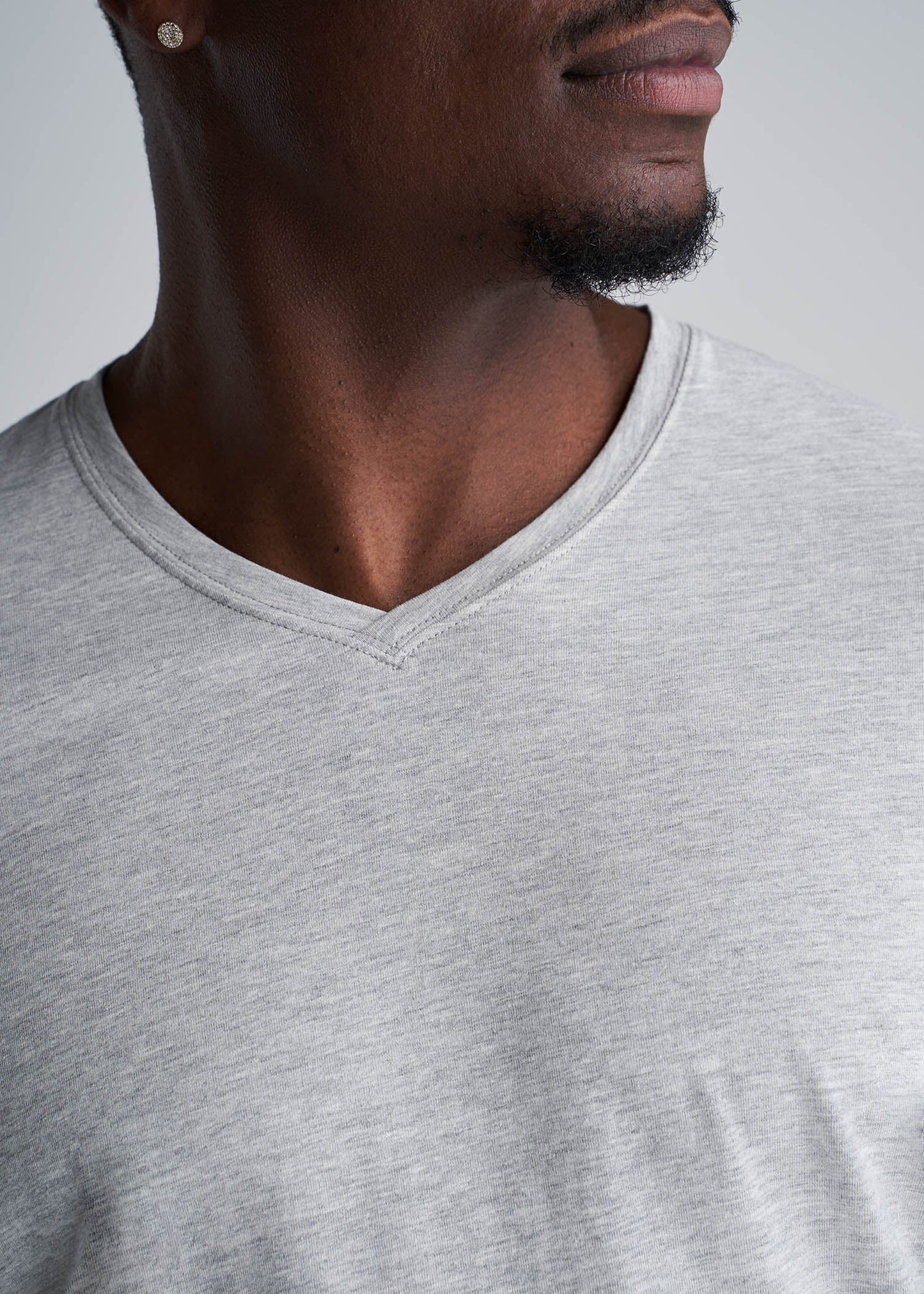 American_Tall_Men_Essentials_Regular_Fit_Vneck_Tee_GreyMix-Detai