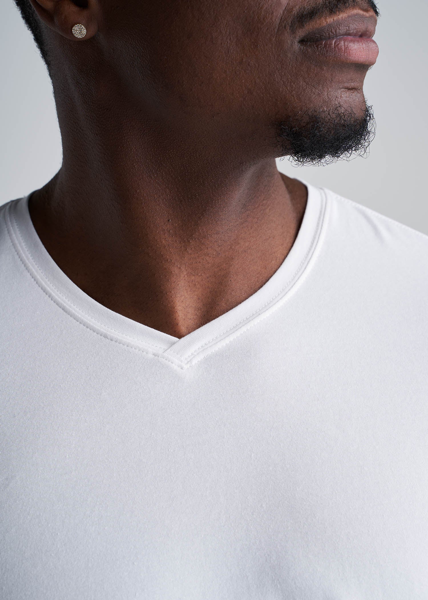 American_Tall_Men_Essentials_Regular_Fit_Vneck_Tee_White-Detail