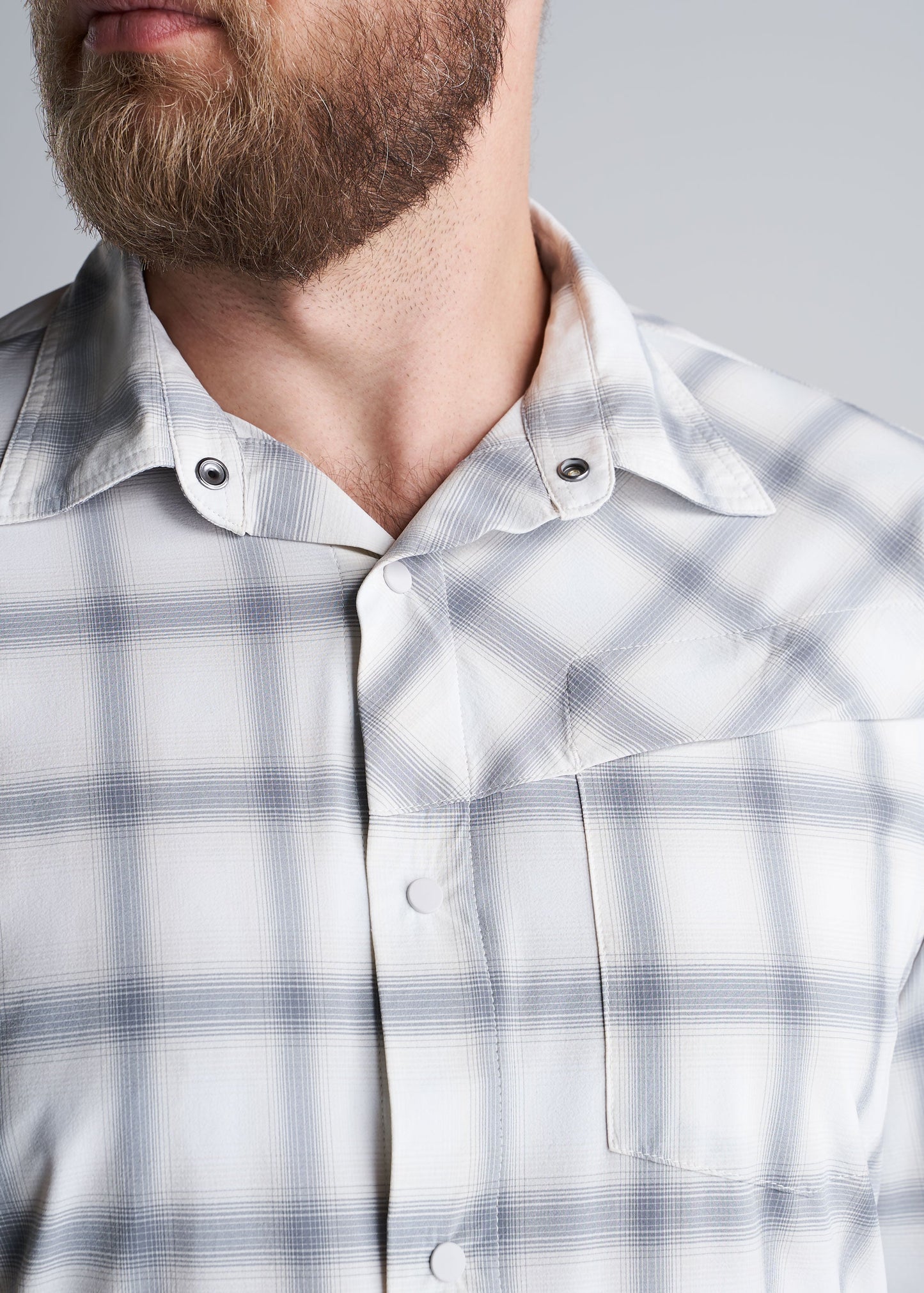 American_Tall_Mens_Hiking_Longsleeve_Button_Up_BirchSmoke-neck