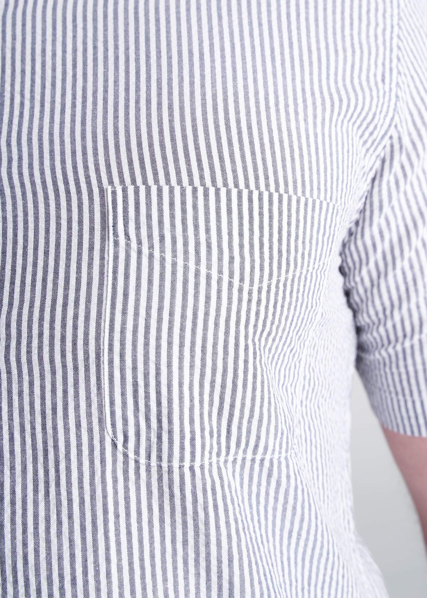 American_Tall_Mens_SS_Seersucker_GreyWhite_Stripe-pocket