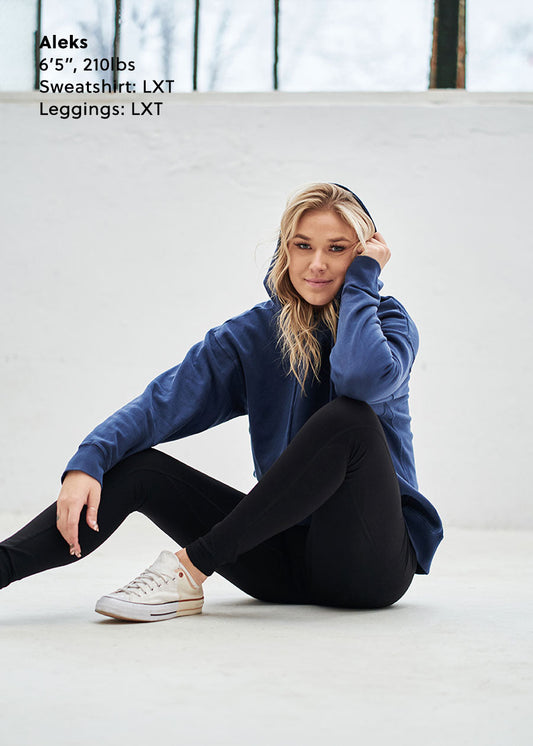 tall-woman-fleece-oversized-sweater-navy-blue