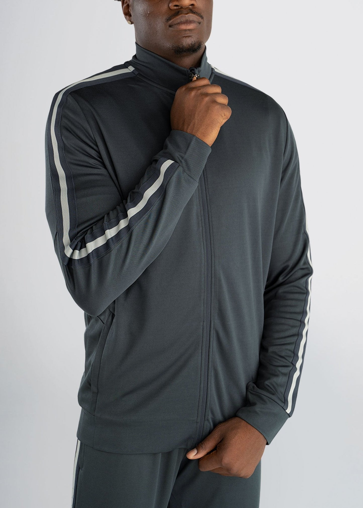 american-tall-athleticstripejacket-stormgrey-frontzip