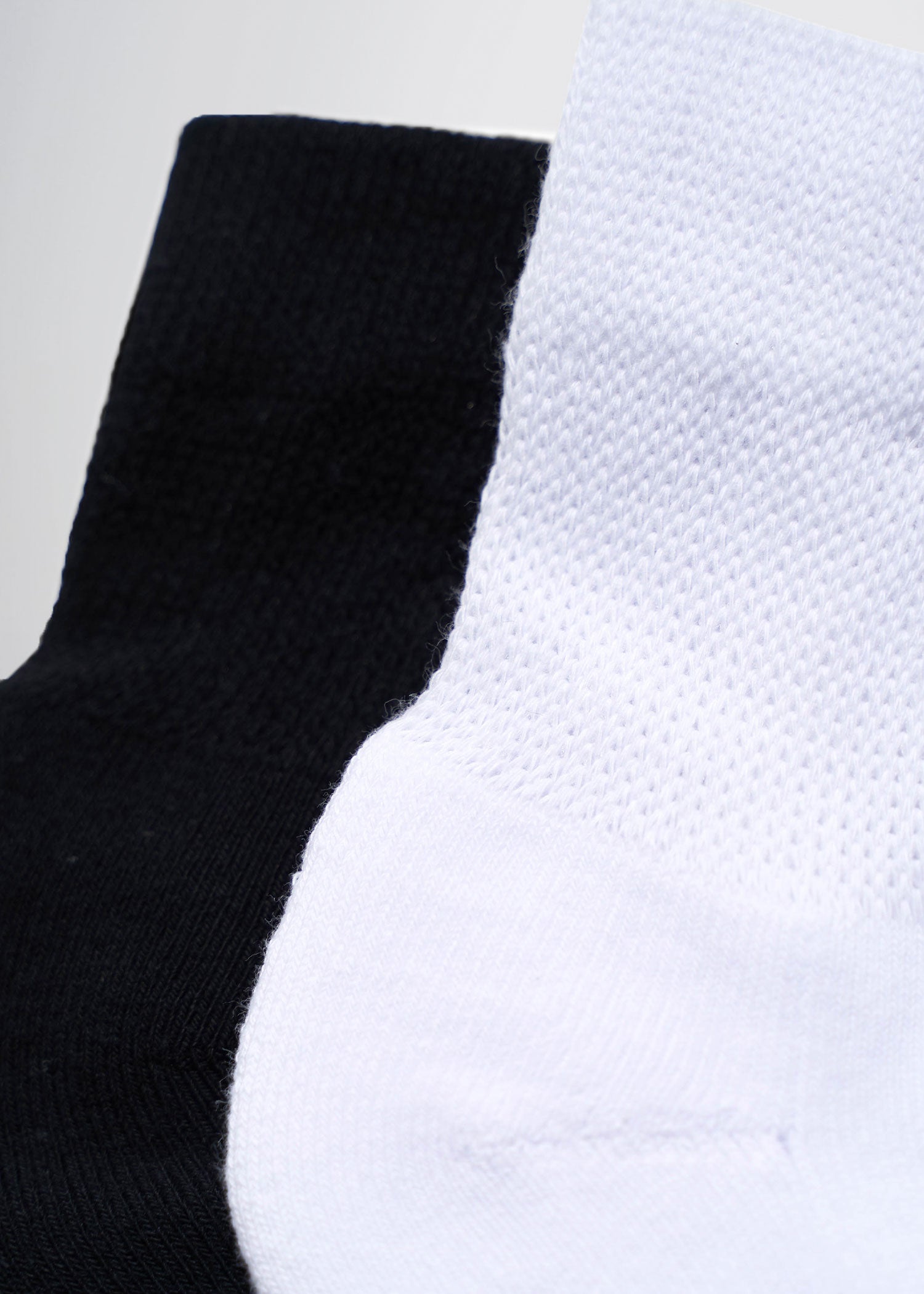 american-tall-mens-athletic-mid-socks-white-detailamerican-tall-mens-athletic-mid-socks-white-detail