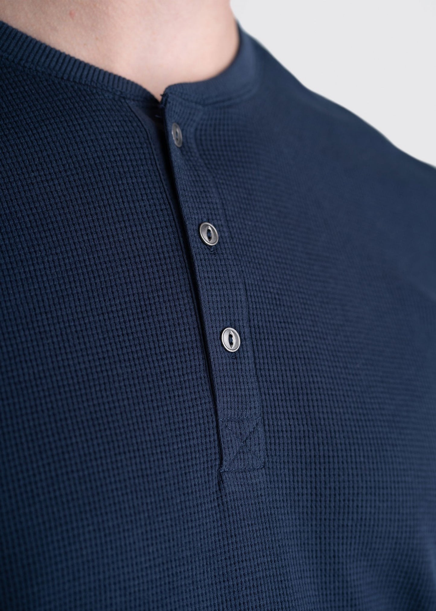 longjohnandsons-heavy-waffle-henley-navy-buttons