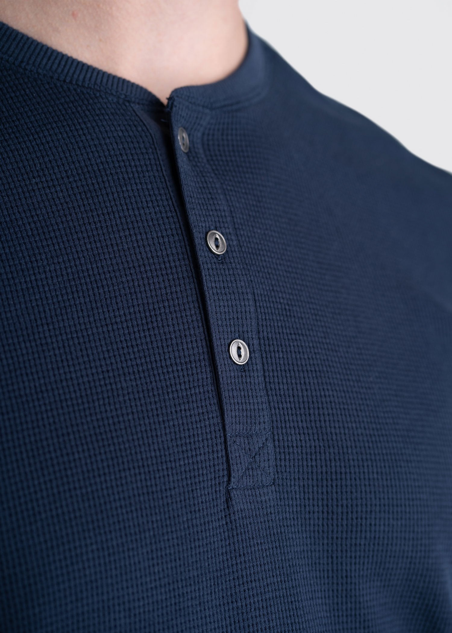 longjohnandsons-heavy-waffle-henley-navy-buttons
